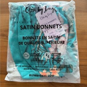 Glow by Daye Satin Bonnets 2 in 1 Reversible. Green tropical print. NEW in bag.